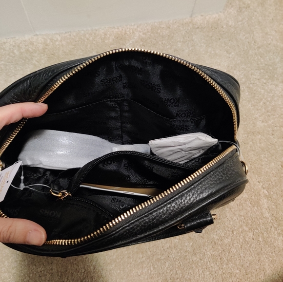 Brand New Michael Kors Knox Tassel Purse - Picture 4 of 5